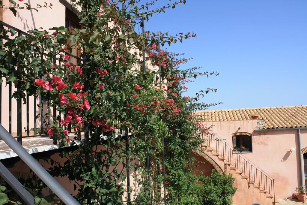Agriturismo Case Tabarani Collesano Exterior foto