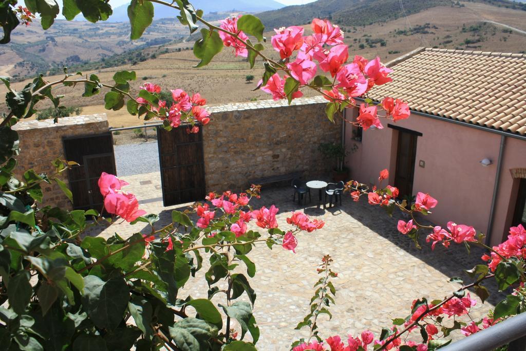 Agriturismo Case Tabarani Collesano Exterior foto